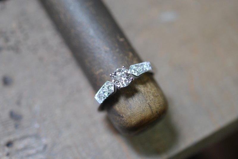 Bague en or gris 18ct